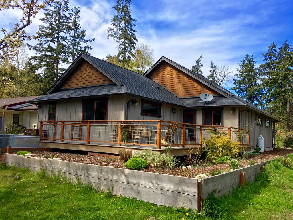 Trade Wind Builders | Cascadia Home Design Back Yard